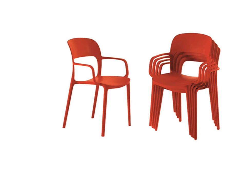 כיסאות צבעוניים עשויים פולקרבונט מבית המותג האיטלקי Bontempi - אליתה ליוינג.