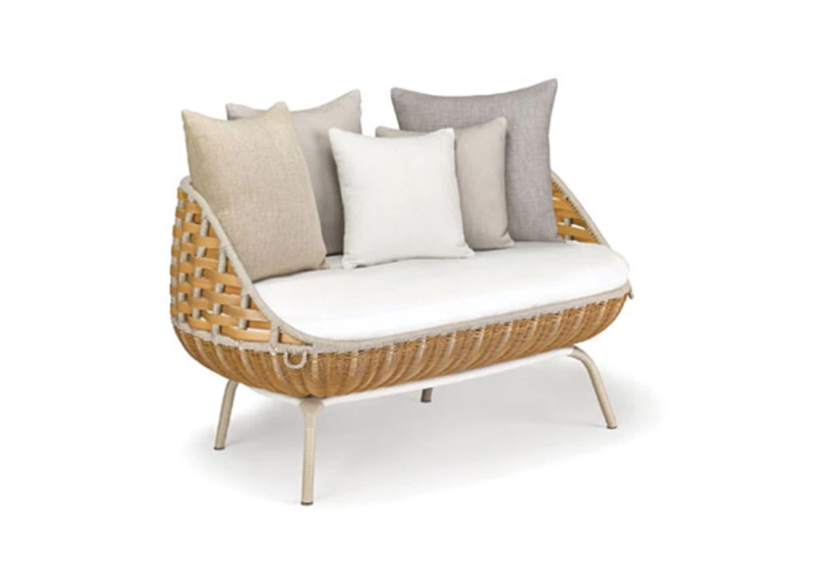 ספה דו מושבית מאופיינת במראה ערסל, מתוך קולקציית Nest שעיצב Daniel Pouzet ל- Dedon | טולמנ'ס.