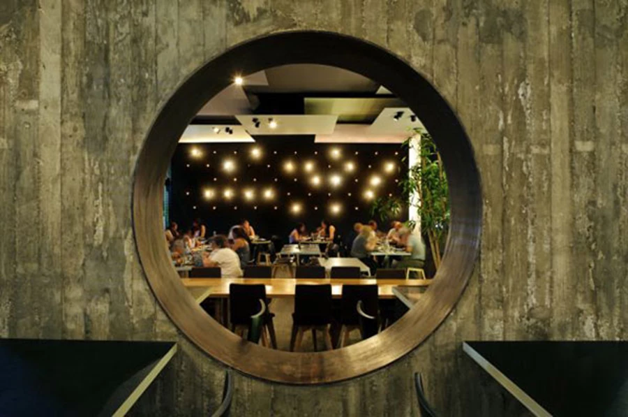 מסעדת ריבר ברעננה ממשיכים במשחקי התאורה צילום- מושי גיטליס