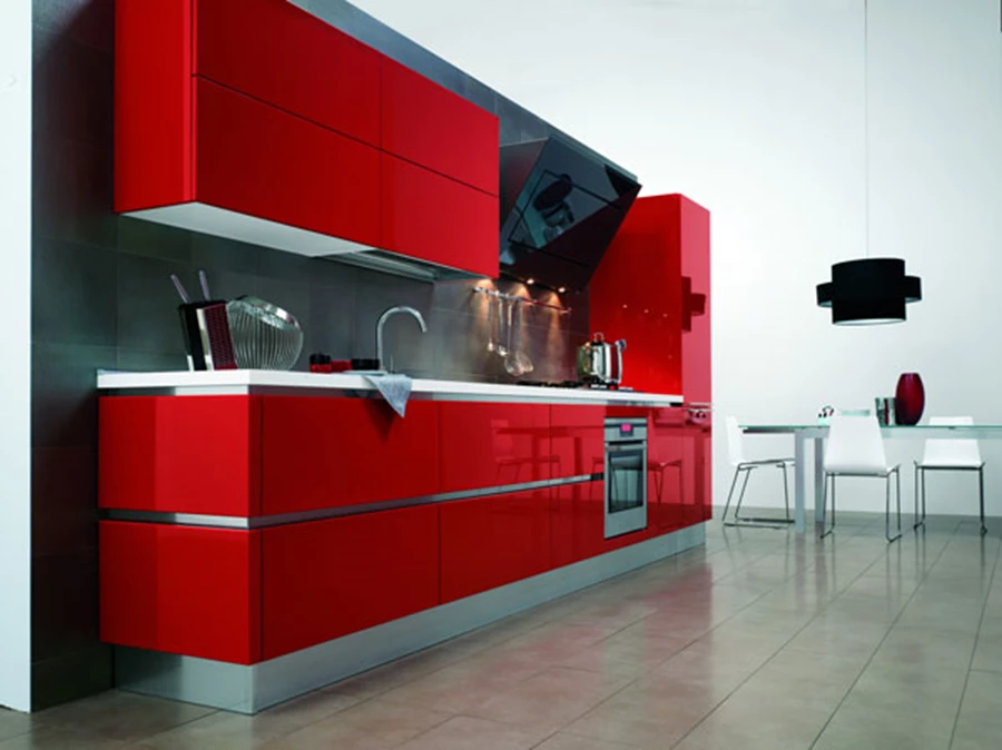 עיצוב מטבח , סגנון מודרני באדום בוהק. 'ונטה קוצ'ינה'