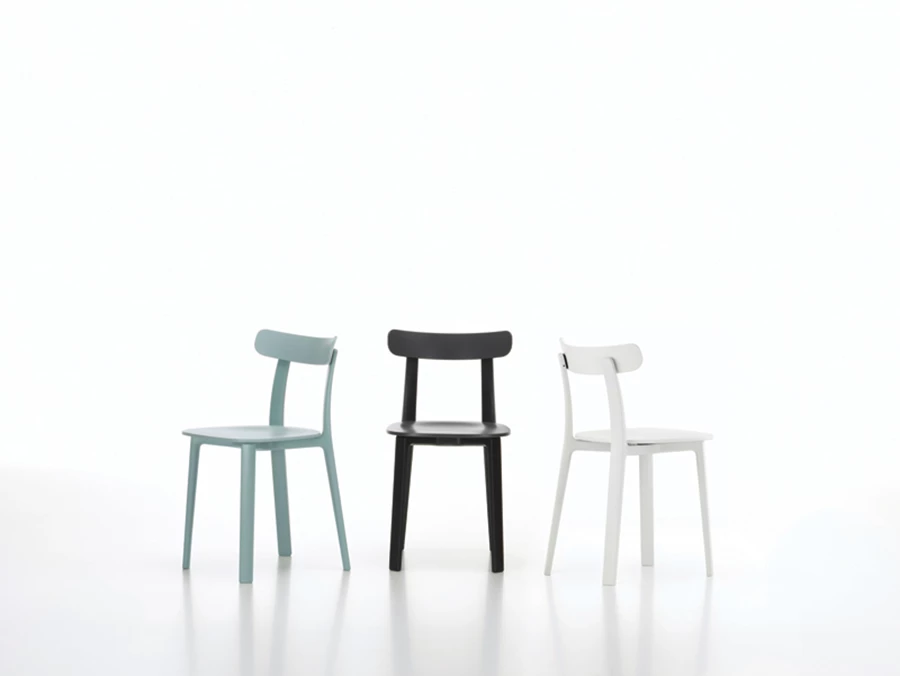 ALL PLASTIC CHAIR, הכיסא שזכה בפרס העיצוב הטוב ביותר בקטגוריית הכיסאות: משמר את כל האיכויות של כיסא עץ מסורתי, אך יצוק מיחידת פלסטיק אחת עיצוב של ג'ספר מוריסון לחברת VITRA.