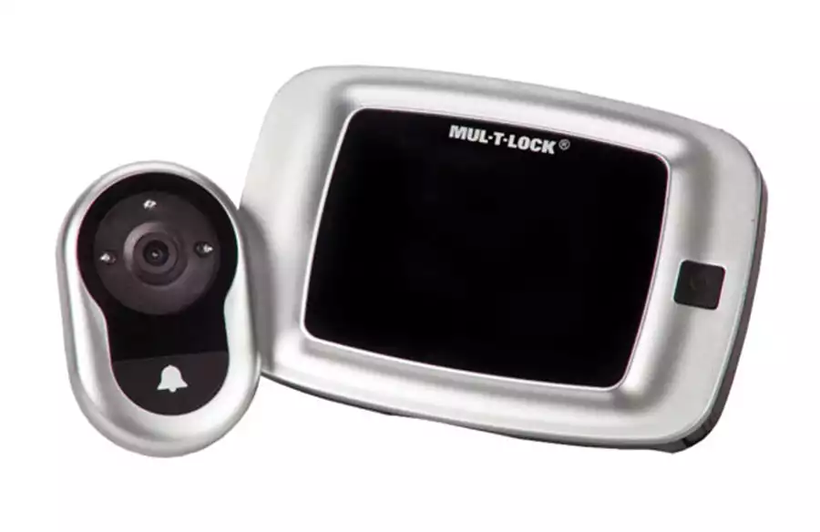 עינית דיגיטלית המאפשרת לראות בקלות מי מקיש על דלת הבית. העינית היא למעשה מצלמה, בה מובנה פעמון לדלת, המחוברת למסך LCD בגודל 3.2 אינץ'. 'מולטילוק'.