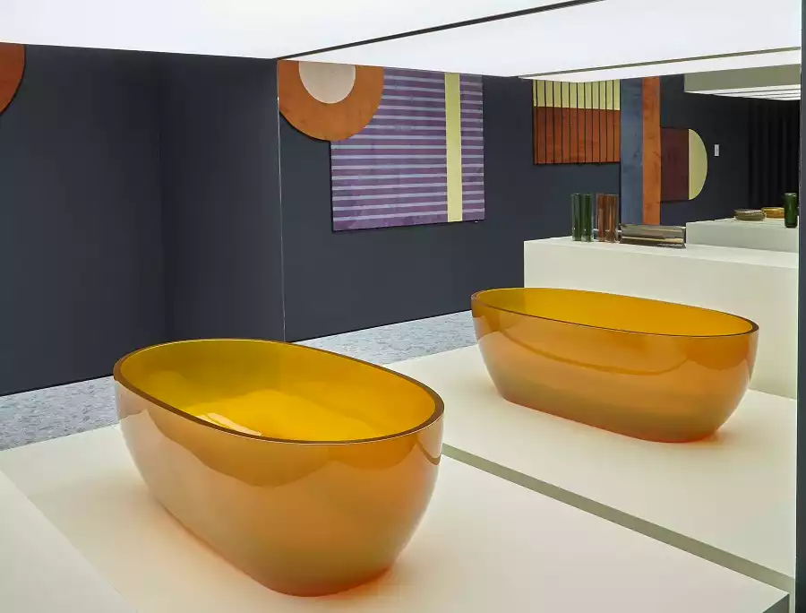 Reflex אמבטיה שקופה מחומר חדיש, בעיצוב AL Studio design מבית antoniolupi