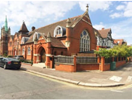 מבריטניה – הכנסייה ההיסטורית מומרת לבית מודרני