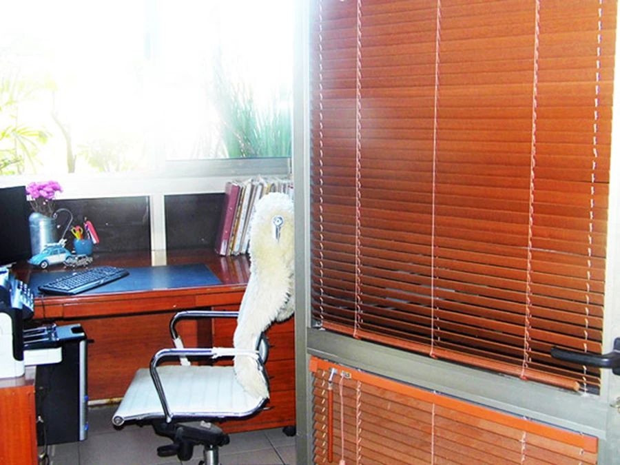דלת כניסה למשרד מאפשרת תפוקת עבודה מרבית, שקט לעשייה ופרטיות
