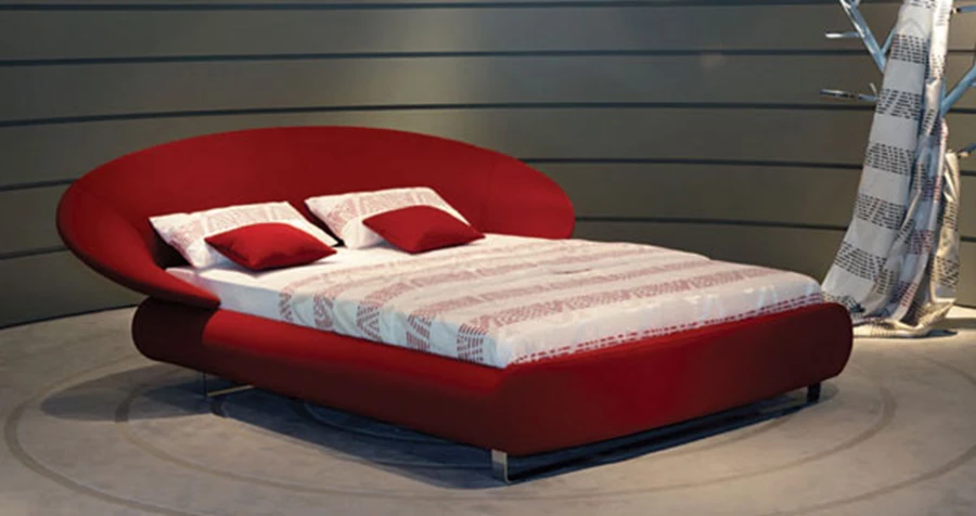 מיטה מדגם 'לוטוס', בעיצוב המעצב הגרמני תומס אלטהווזן, הכוללת מזרון ויסקו בטכנולוגיית ההזרקה המתקדמת בעולם.  ‘Swiss System’